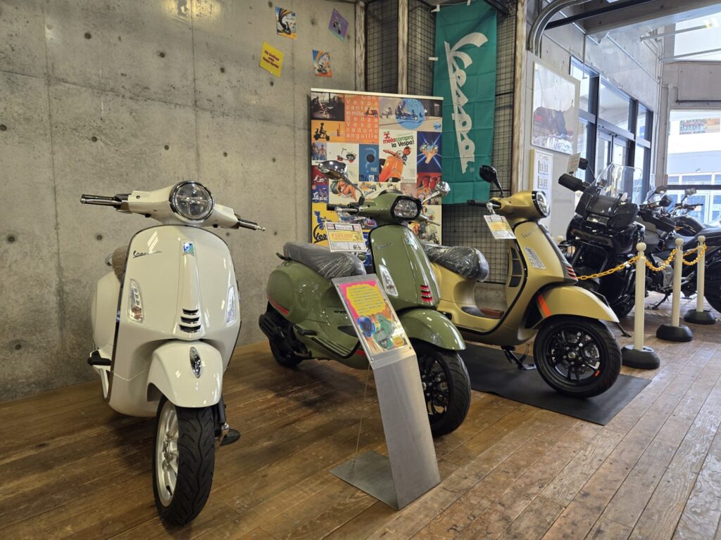 那覇店ベスパ展示しております！